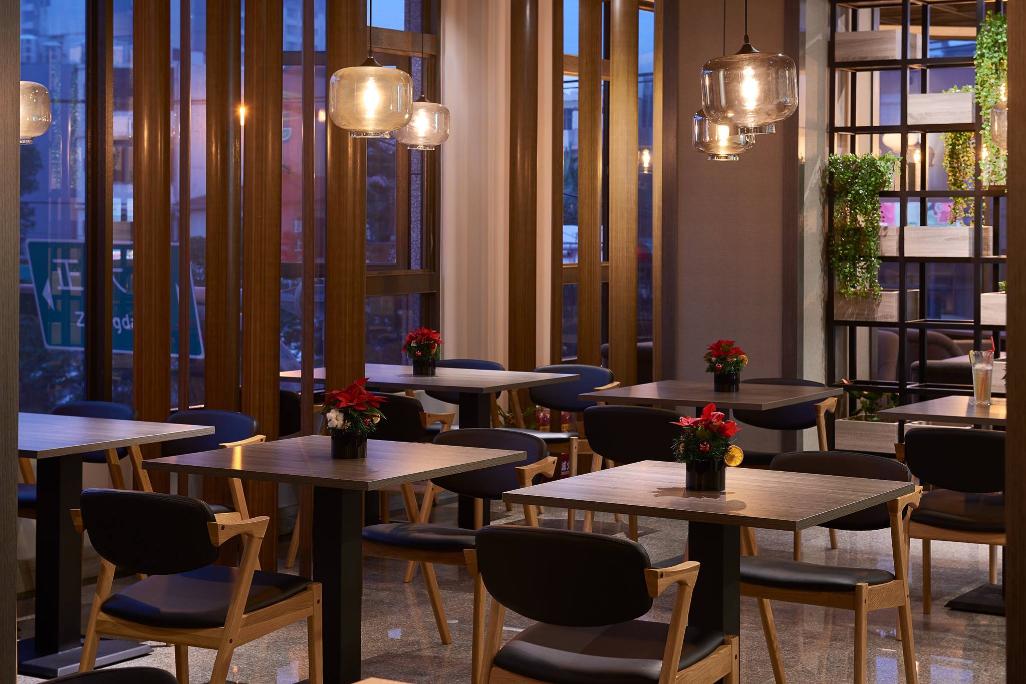 茶自點複合式餐飲-民族店| 雋築空間設計